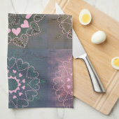 レースそっくりのピンクのハートの曼荼羅および灰色 キッチンタオル (四つ折り)