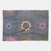 レースそっくりのピンクのハートの曼荼羅および灰色 キッチンタオル (横)