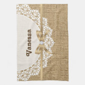 レースとリネンのナチュラルバーラップで白いドリー キッチンタオル (縦)