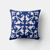 レースのようカットワーク – ラピスブルーの上に白 クッション (裏面)