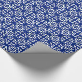 レースのようカットワーク – ラピスブルーの上に白 ラッピングペーパー (角)
