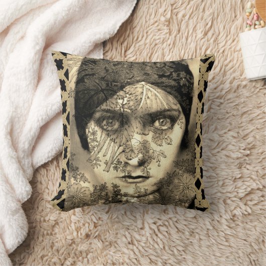 レースのアクセントの枕を持つグロリアSwanson クッション (ブランケット)