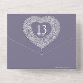 レースのウェディングドレスを着た結婚13周年を記念する封筒なしのカードです オールインワン招待状 (裏面)