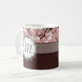 レースのモノグラムが付いている桜 コーヒーマグカップ (正面左)