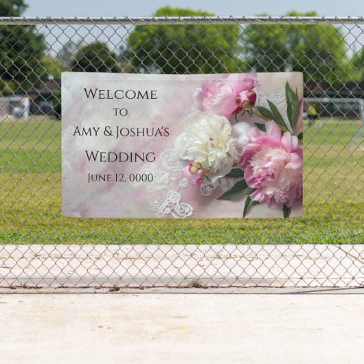 レースの上にピンクと白の牡丹 横断幕 (インサイチュ)