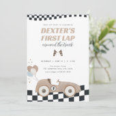 レースカーがサーキットを1周目!1歳の誕生日 招待状 (スタンド正面)