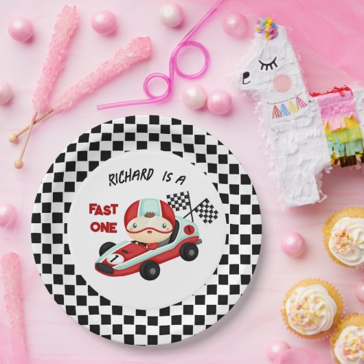 レースカーレーシングキッドの誕生日テーマ ペーパープレート (パーティー)