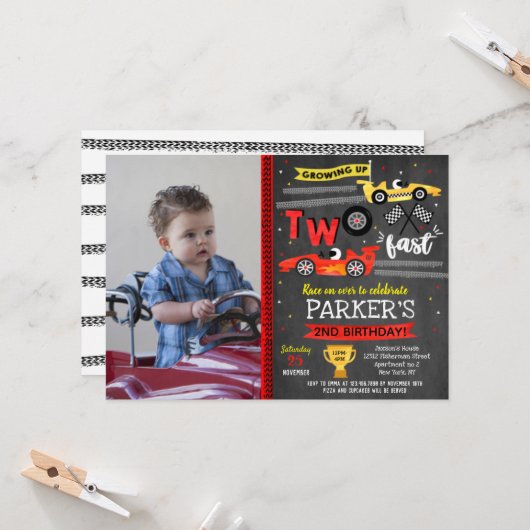 レースカーレース2歳の早い2歳の誕生日招待状 招待状 (正面/裏面インサイチュ)