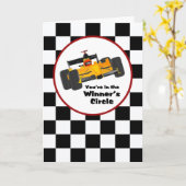 レースカー優勝者のサークル誕生日カード カード (黄色い花)