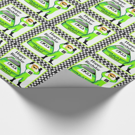 レースカー及びドライバーパーソナライズされた誕生日ギフト ラッピングペーパー (角)