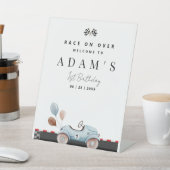 レースカー誕生日招待状、ファーストワン誕生日 台座サイン (インサイチュ)