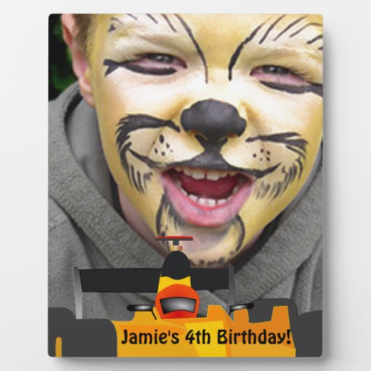 レースカー4th誕生日パーティーディスプレイのパーソナライズ フォトプラーク (正面)