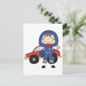 レースカー – ボーイTシャツと贈り物 ポストカード (スタンド正面)