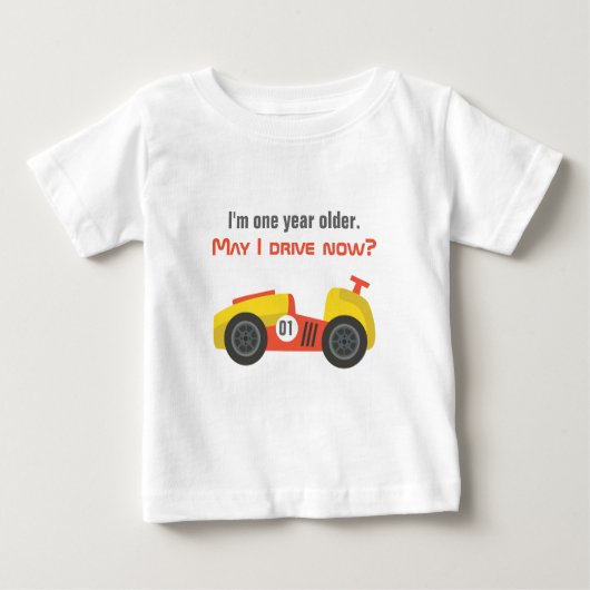 レースカー、誕生日少年、十分に運転する歳 ベビーTシャツ (正面)