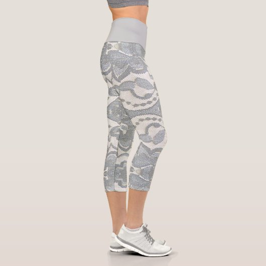 レースガーリーパターン白とグレーのフィットネス カプリレギンス (右)