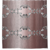 レースビクトリアンとサテン |ピンクのシルバーオーナメント シャワーカーテン (正面)