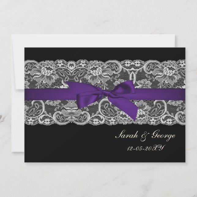 レースフェイクとリボンの紫の黒い結婚式の招待 招待状 (正面)