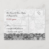 レースフェイクとリボン赤、黒の結婚式rsvp インビテーションポストカード (裏面)