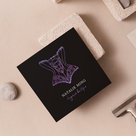 レースランジェリーブティックロゴパープルビジネスカード スクエア名刺