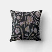 レース中のアザミ クッション (裏面)