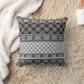レース付き白ストライプの黒パッチワーク クッション (ブランケット)