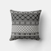 レース付き白ストライプの黒パッチワーク クッション (裏面)