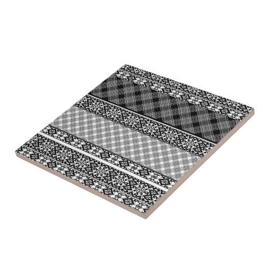 レース付き白ストライプの黒パッチワーク タイル (側面)