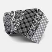 レース付き白ストライプの黒パッチワーク ネクタイ (ロール)