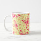 レース深紅の蝶の黄色の水玉模様 コーヒーマグカップ (左)