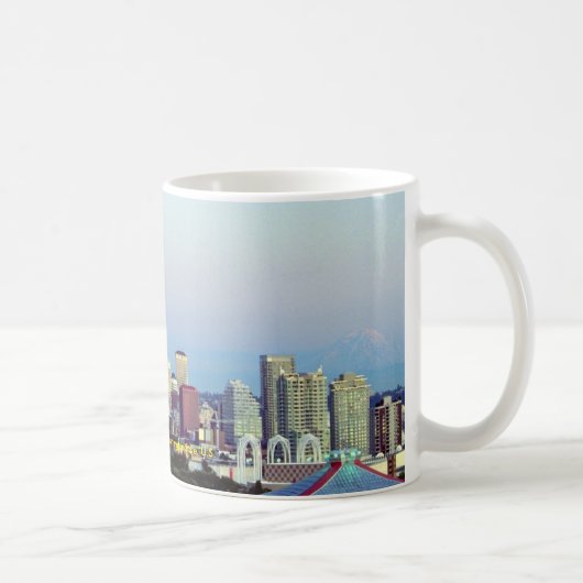 レーニア山、ワシントン州、米国が付いているシアトル コーヒーマグカップ (右)