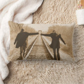 レールを一緒に歩く – ロマンチックな枕 ランバークッション (ブランケット)