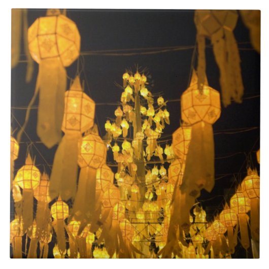 ロイクラトンフェスティバル用灯篭。 タイル (正面)