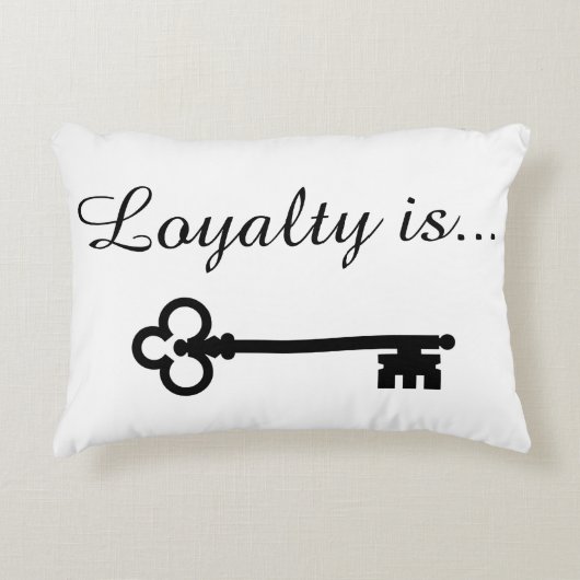 ロイヤリティの枕 アクセントクッション (正面)