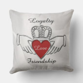 ロイヤリティラブフレンドシップカダガホワイトピロー クッション (裏面)