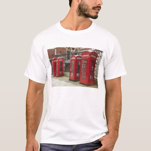 ロイヤルの裏の電話ボックスの列 Tシャツ (正面)