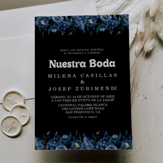 ロイヤルネイビーブルーの花のNuestra+Bodaウェディング 招待状