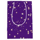 ロイヤルパープルの背景に金色の星 ミディアムペーパーバッグ (正面)