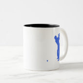 ロイヤルブルーおよび白のゴルフ ツートーンマグカップ (正面右)
