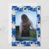 ロイヤルブルーとシルバーの花のライフセレブレーション 招待状 (裏面)