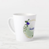 ロイヤルブルーと白の花 緑の葉 カフェラテマグ (左アングル)