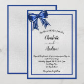 ロイヤルブルーのシルバーボウが付いた、エレガントなウェディングドレス 招待状 (正面/裏面)