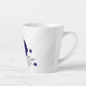 ロイヤルブルーの花とシルバーの葉の大理石 カフェラテマグ (右)