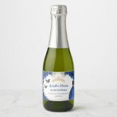 ロイヤルブルーの花モチーフのゴールドのキンセアニェラ誕生日 スパークリングワインラベル (正面)