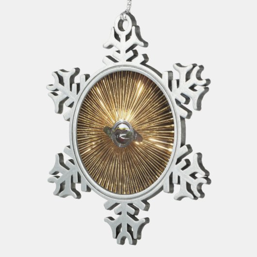 ロウライダーの低いライダーワイヤーはクリスマスのオーナメントを動かします スノーフレークピューターオーナメント (右)