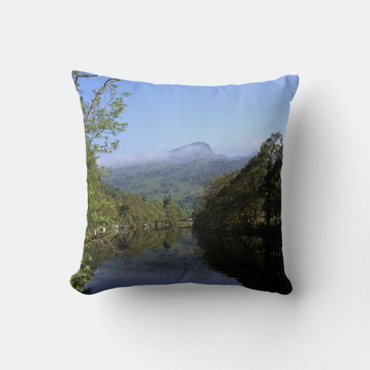 ロカイキリンスコットランド川 クッション (正面)