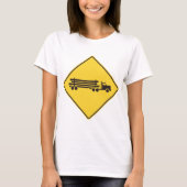 ロギングトラックの道路標識 Tシャツ (正面)