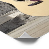 ログキャビンに寄り掛かるギターのカウボーイハット ポスター (角)