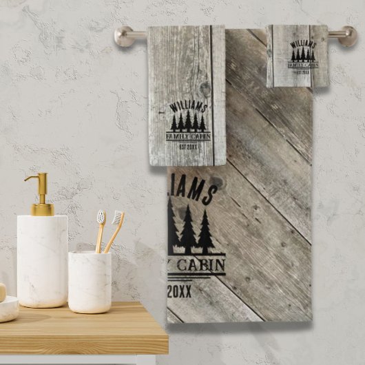 ログハウススタイルのフォレストパーソナライズドファミリーキャビン ネーム エスト バスタオルセット