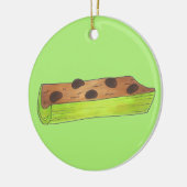 ログピーナッツバターセロリーレーズンスナックのアリ セラミックオーナメント (左)