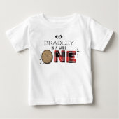 ログ柄の森の少年　1歳の誕生日 ベビーTシャツ (正面)